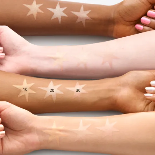 essence Soft Touch Bouncy Glow 10 4 g