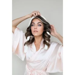 Heatless Curls in Mulberry Silk
