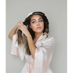 Heatless Curls in Mulberry Silk